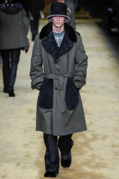 Look 32